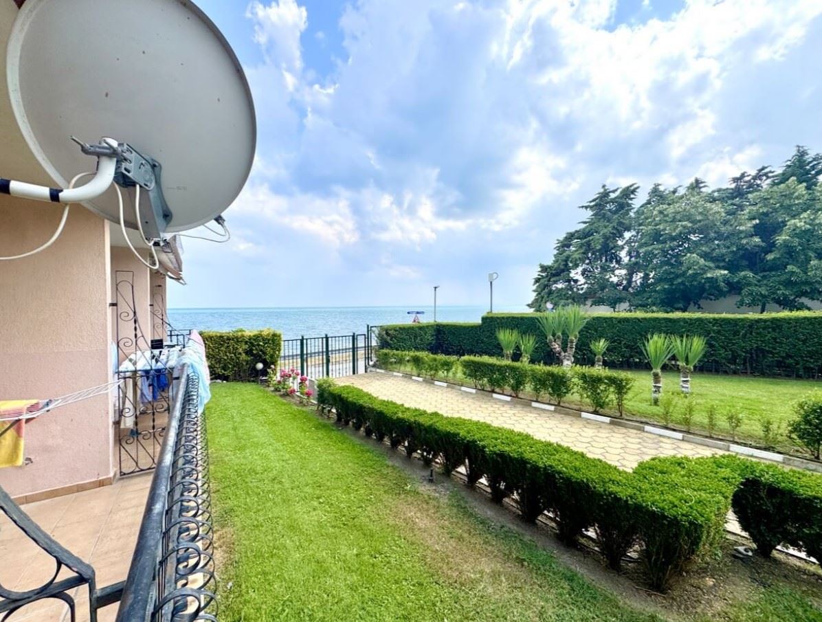 Przestronny apartament z dwiema sypialniami w pierwszej linii brzegowej w Rawdzie – przestronny morski dom z wyjątkowym widokiem