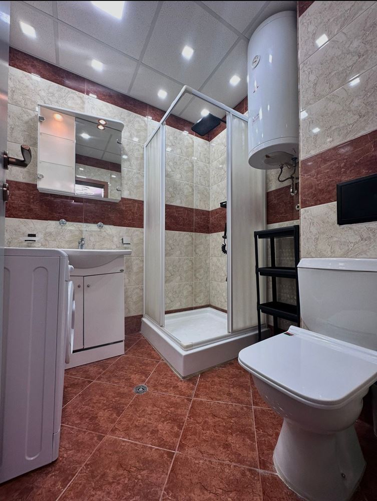 Dwupokojowe mieszkanie z częściowym widokiem na morze w Sveti Vlas – umeblowane, po remoncie, w luksusowym kompleksie zamkniętym