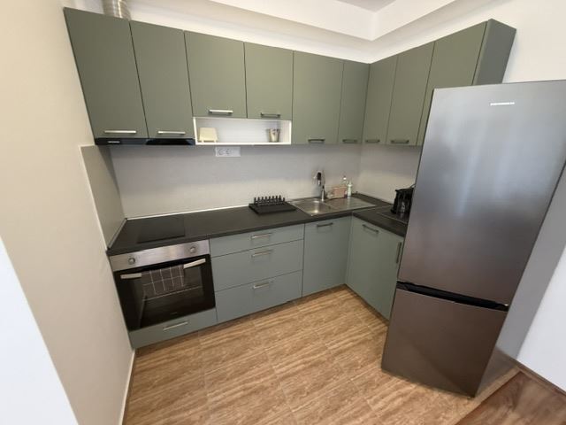 Przestronny apartament z dwiema sypialniami i panoramą morza w nowym kompleksie – spokój w otoczeniu natury