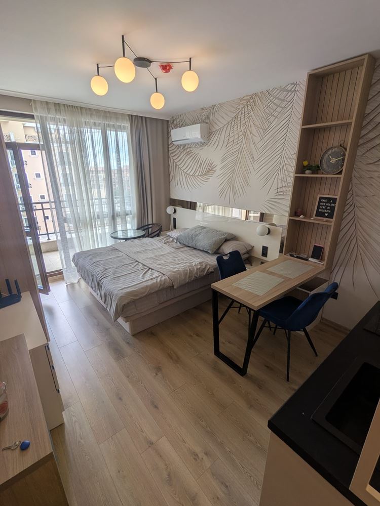 Studio z widokiem na morze w Świętym Własie – komfort, spokój i natura w imponującym kompleksie