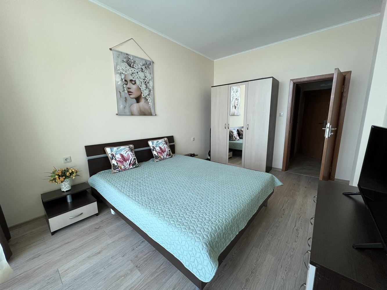 Apartament z jedną sypialnią w pierwszej linii brzegowej z widokiem na morze w Nesebyrze, 500 m od Starego Miasta