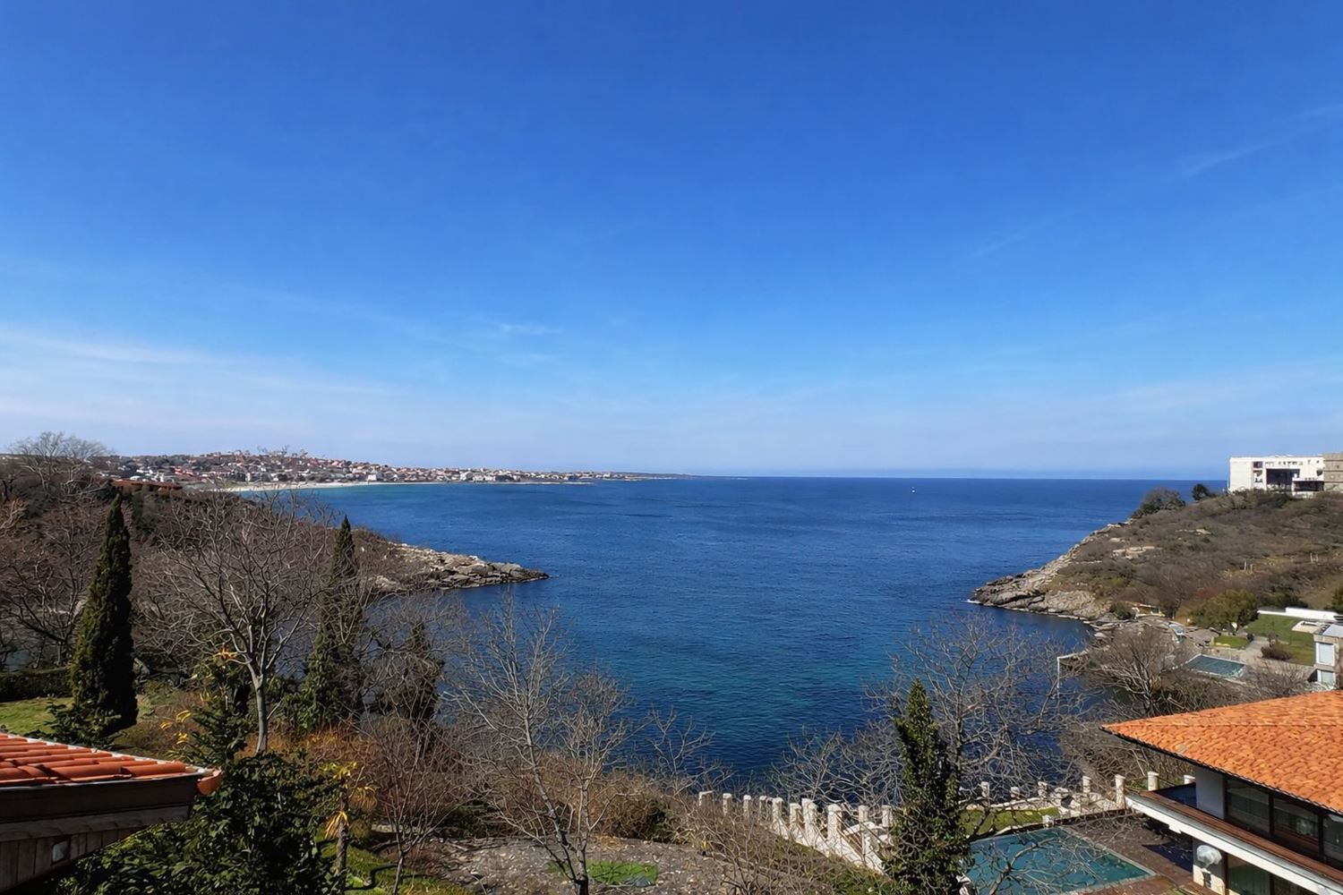 Mieszkanie dwupoziomowe w pierwszej linii brzegowej w Sozopolu z panoramicznymi widokami i butikową lokalizacją