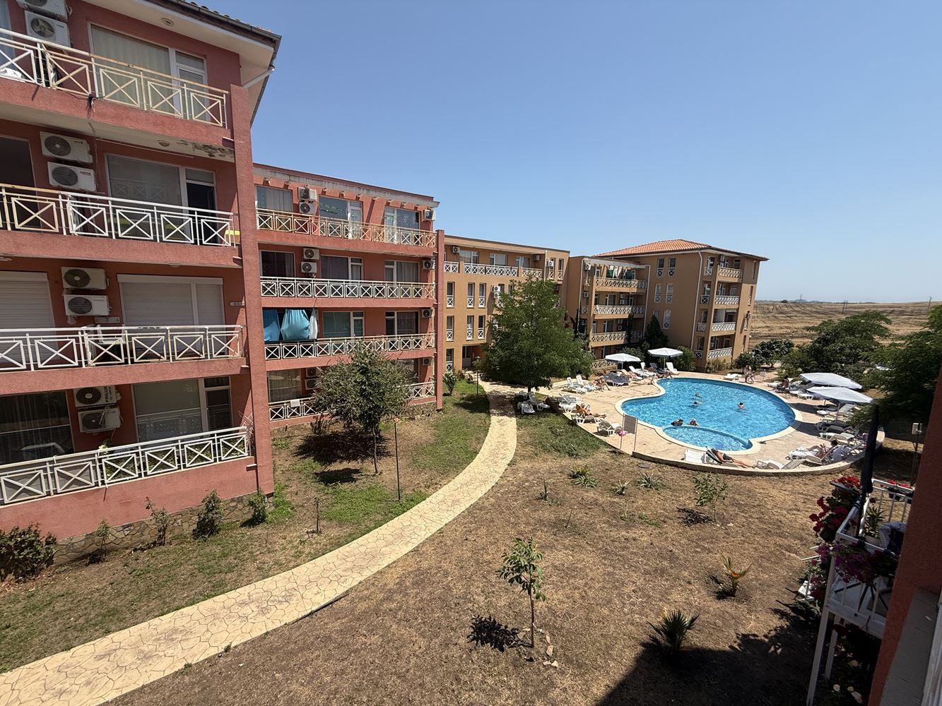 W pełni umeblowane mieszkanie z jedną sypialnią z widokiem na basen w Słonecznym Brzegu