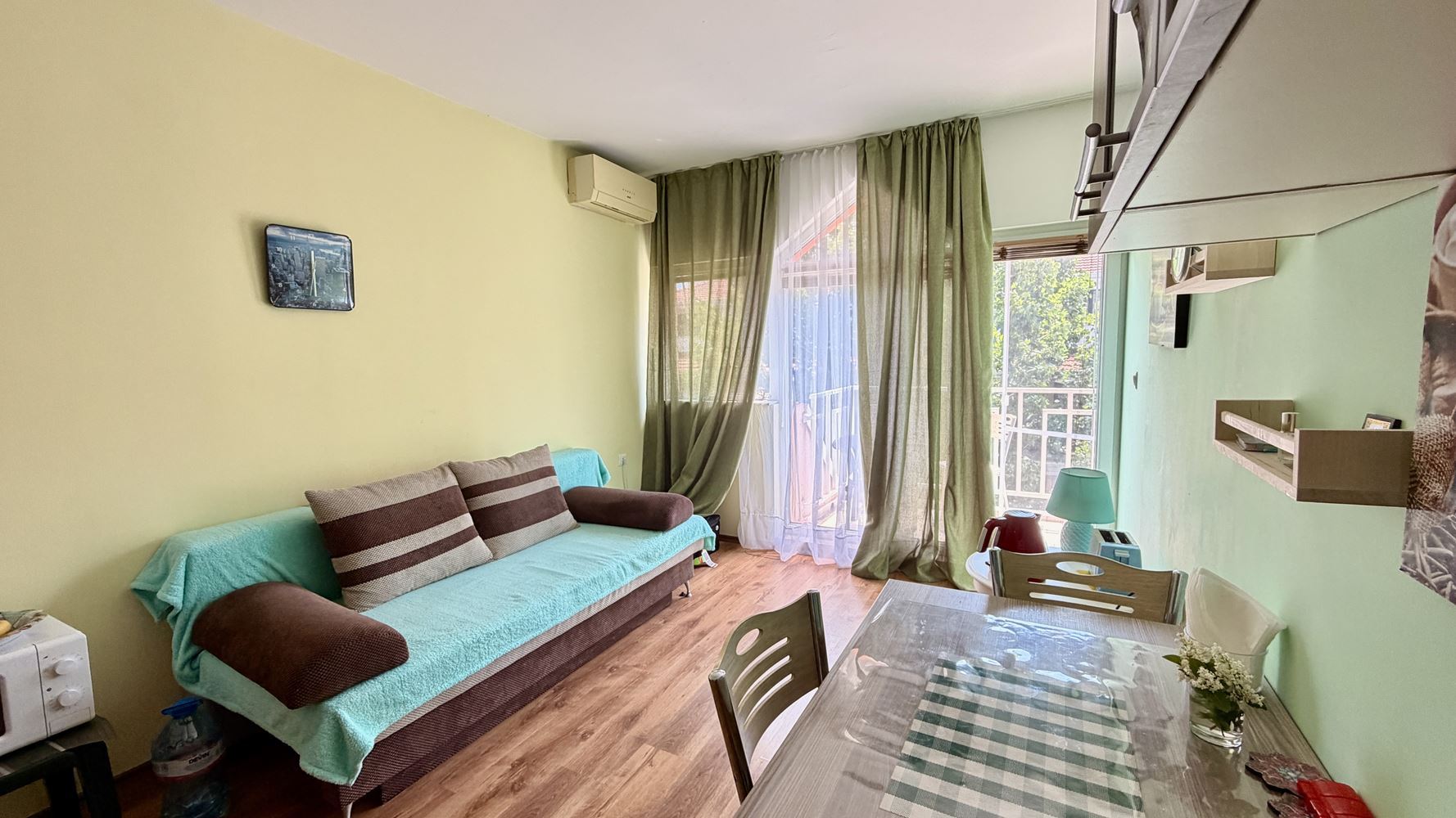 Apartament z jedną sypialnią w Słonecznym Brzegu – spokój, zieleń i komfort w sercu kurortu