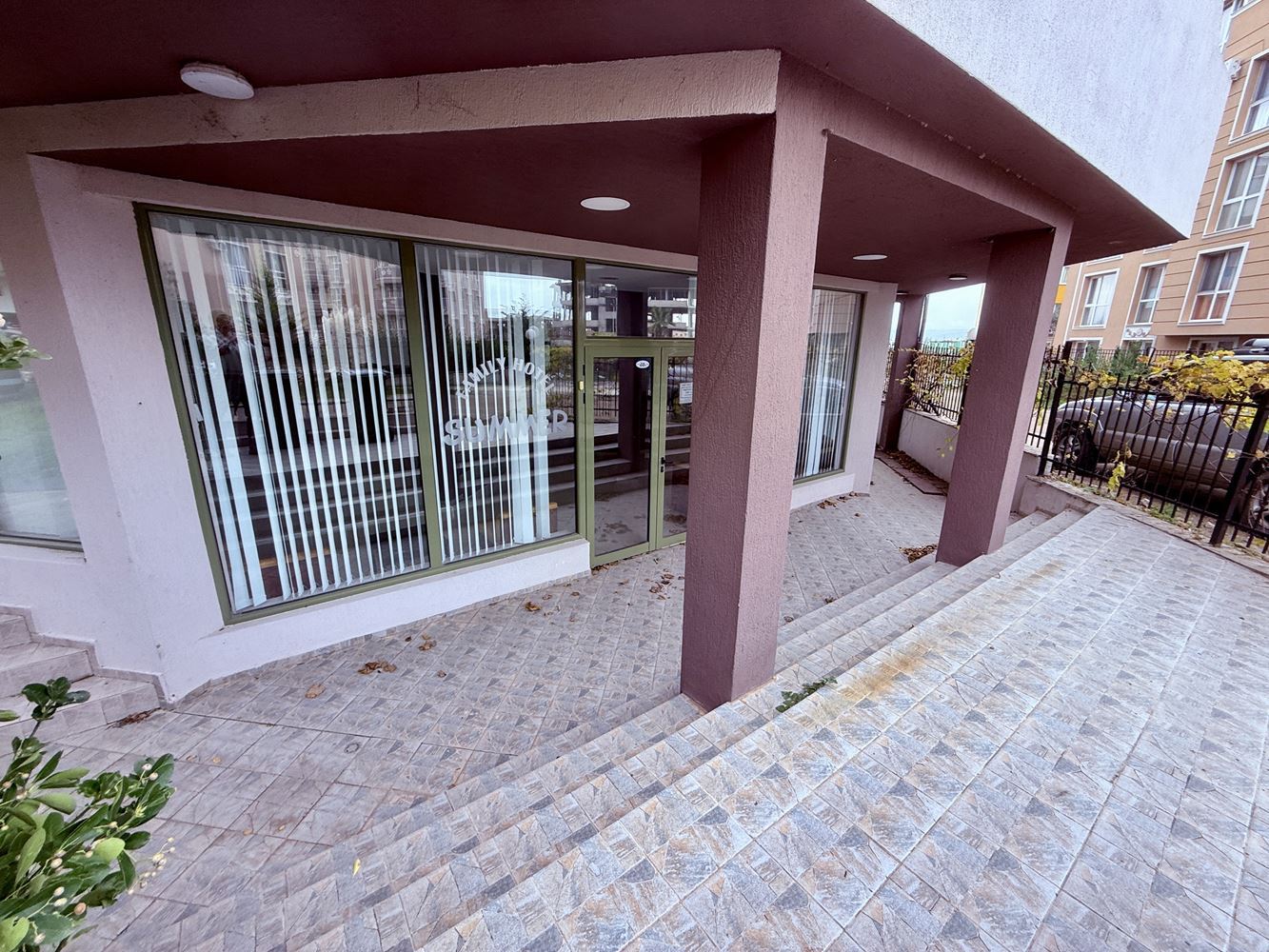 Przestronne mieszkanie z jedną sypialnią w cichej i atrakcyjnej lokalizacji w Ravdzie