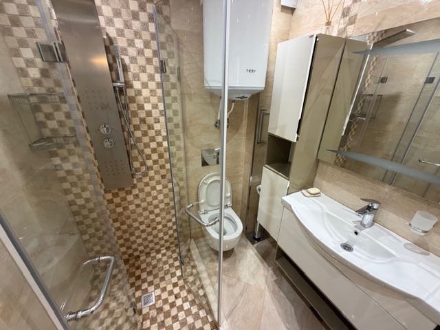 Frontowy widok na morze w pierwszej linii brzegowej – apartament z dwiema sypialniami w Świętym Własie o wyjątkowej lokalizacji