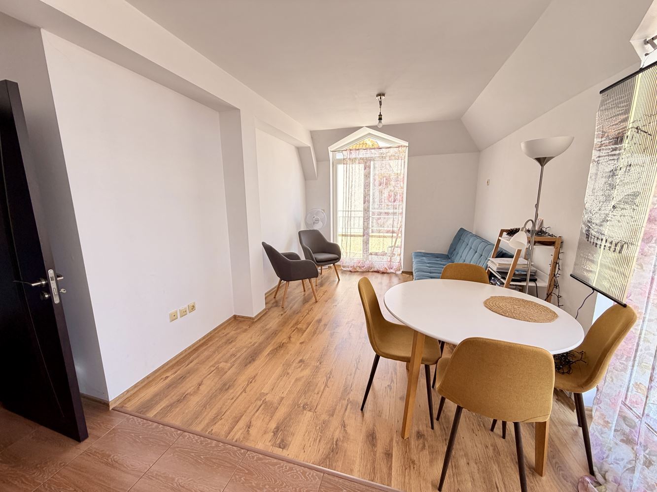 Przestronny apartament z jedną sypialnią w doskonałej lokalizacji w dzielnicy Czerno More, Nesebyr