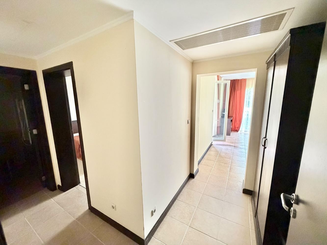 Luksusowy apartament z jedną sypialnią i widokiem na ogród przy Południowej Plaży w Pomorie