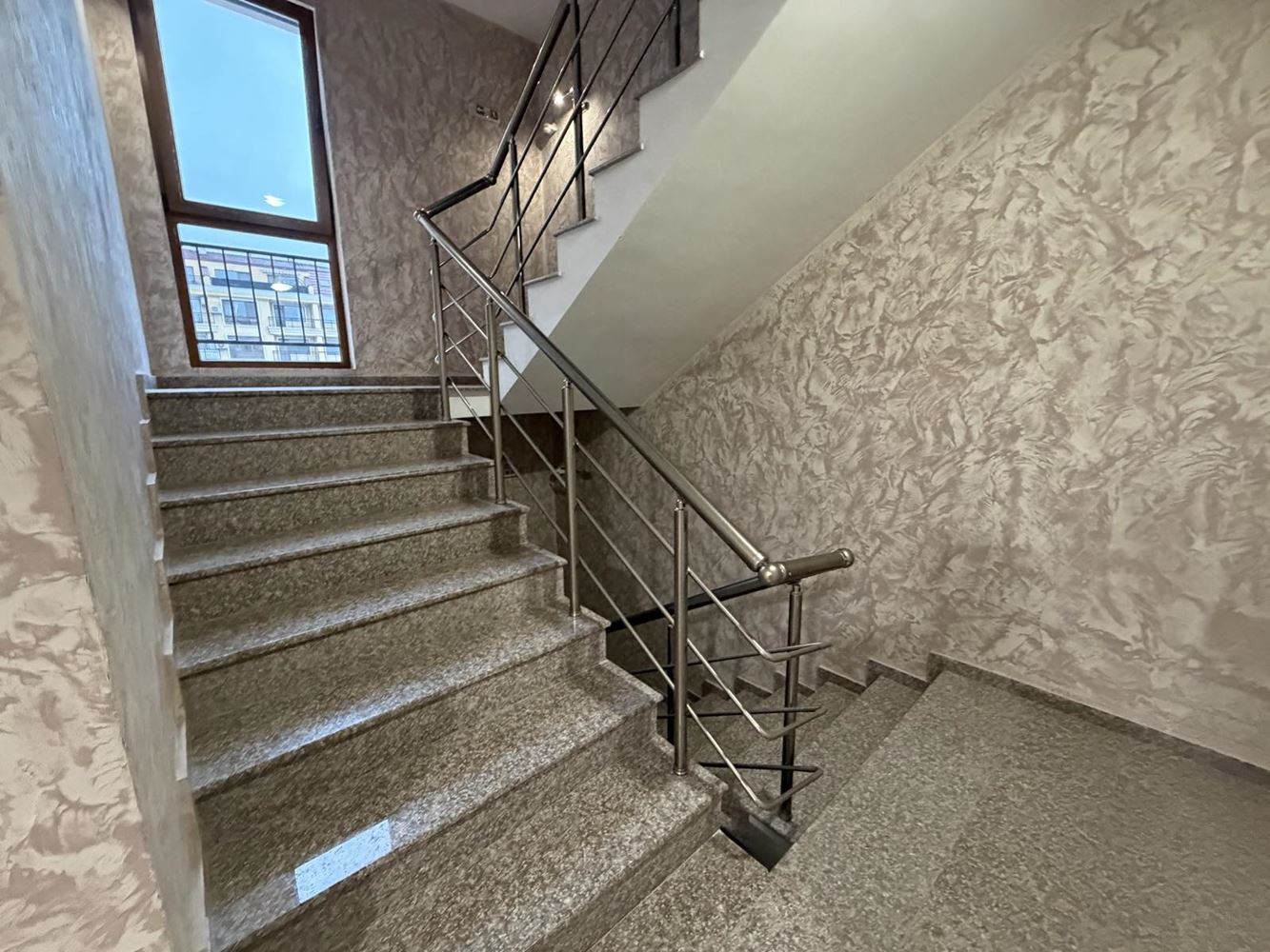 Apartament z jedną sypialnią w nowoczesnym kompleksie kilka kroków od morza w Rawdzie – idealny wybór na inwestycję lub przytulny dom