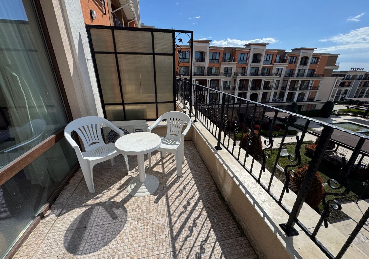 Studio w pierwszej linii brzegowej z widokiem na morze w luksusowym kompleksie – w pełni umeblowane i gotowe do użytku