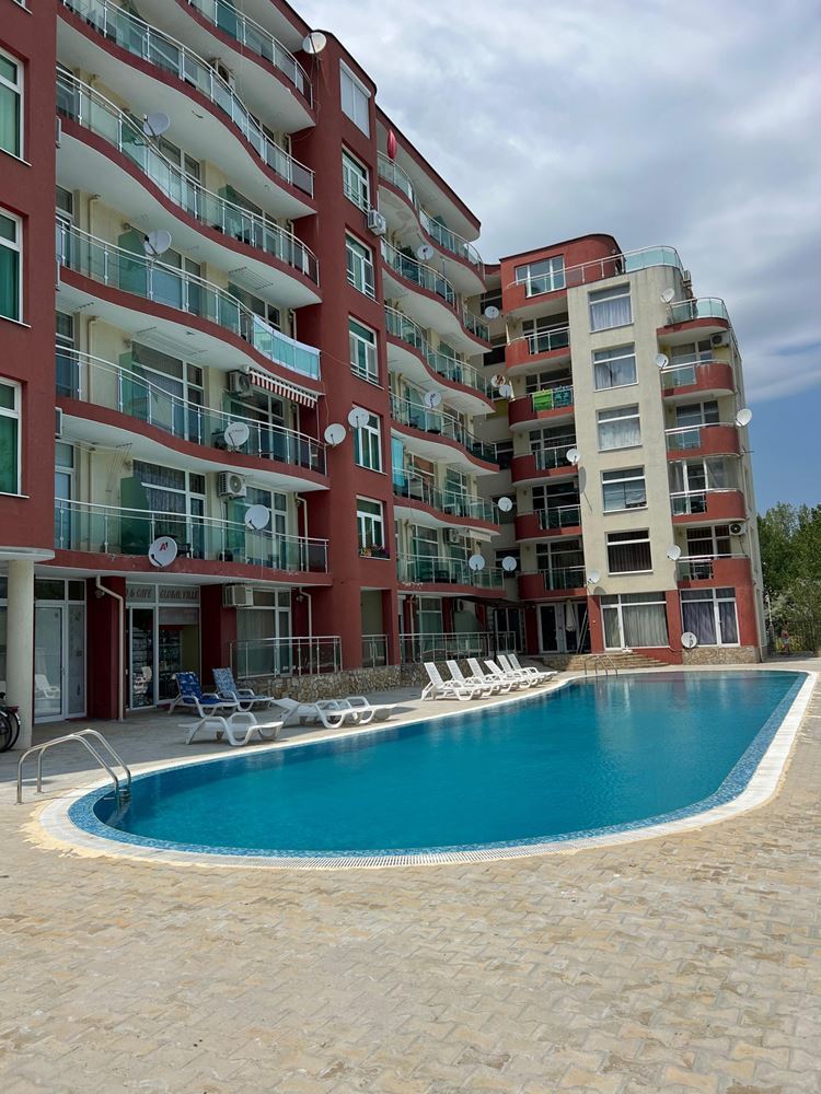 Morski komfort i przytulność w stylowym apartamencie z jedną sypialnią w Rawdzie