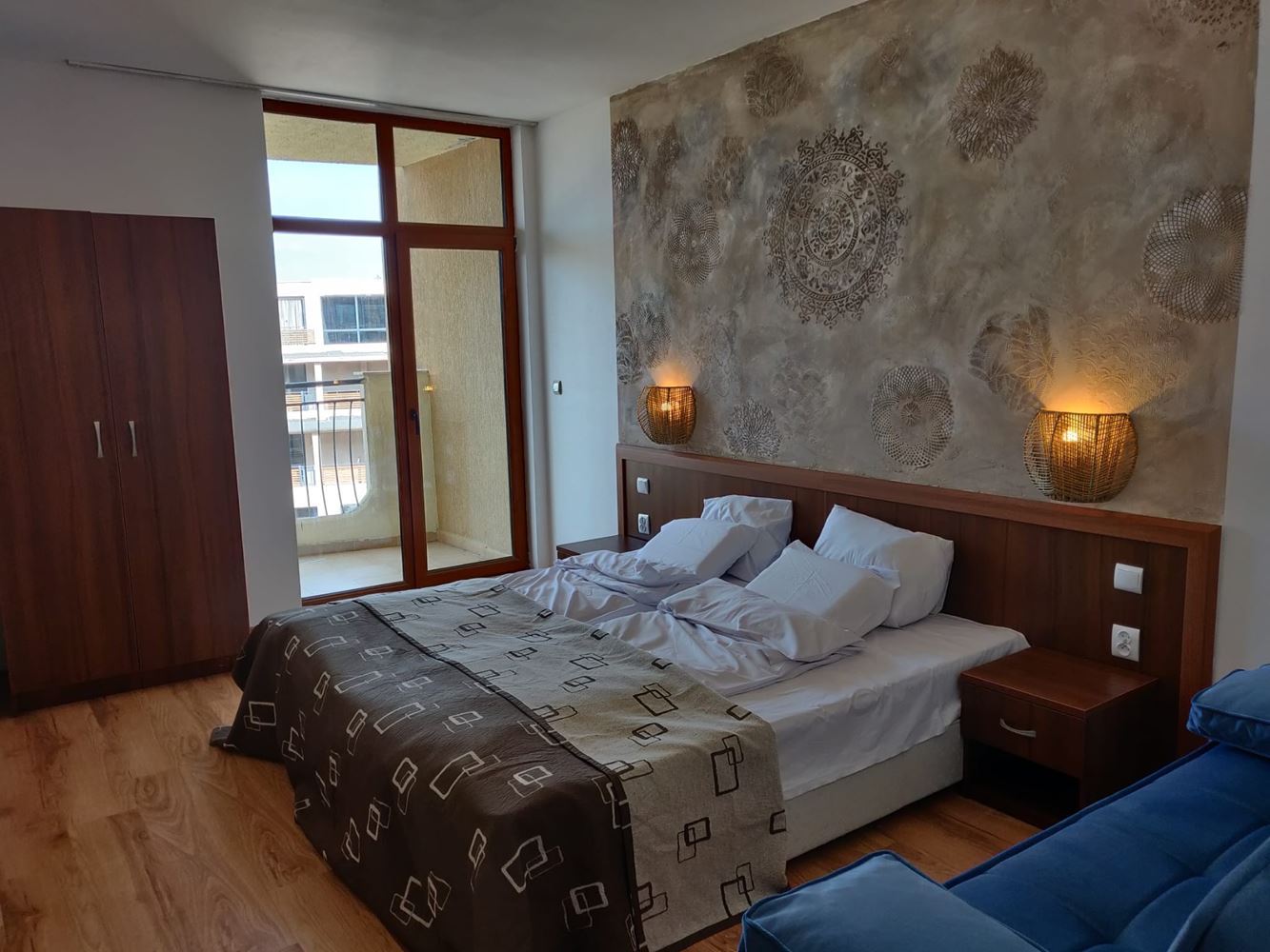 Przestronny apartament z jedną sypialnią i częściowym widokiem na morze – Słoneczny Brzeg, 100 m od plaży