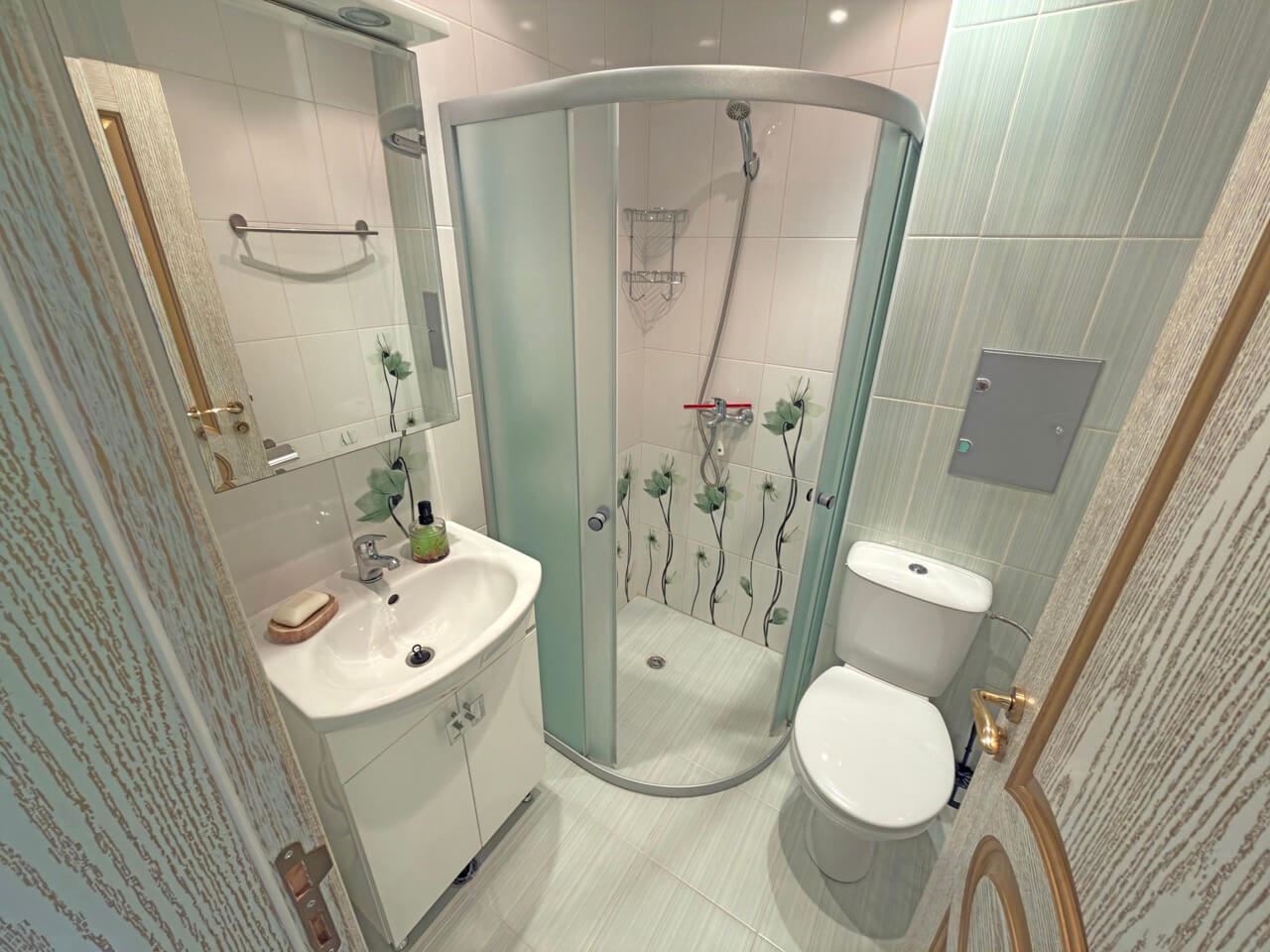 Apartament z dwiema sypialniami i widokiem na morze, 200 metrów od plaży w Pomorie
