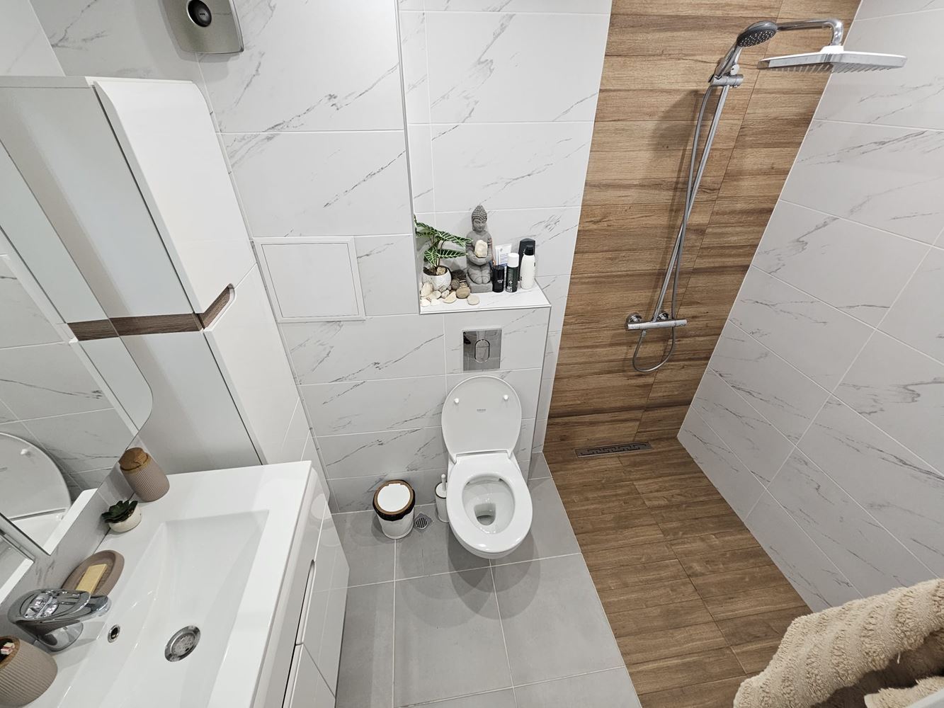 Przestronne i jasne mieszkanie z dwiema sypialniami i dwoma dużymi tarasami w Meden Rudnik – idealne dla rodziny lub jako inwestycja