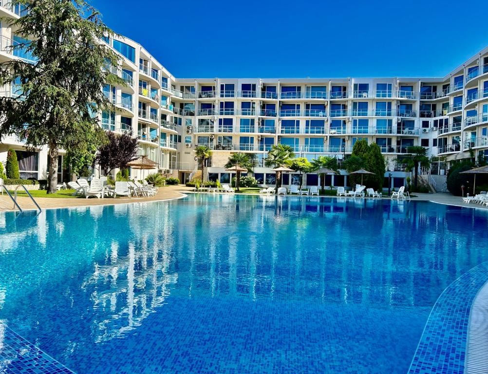 Umeblowane studio w kompleksie z basenem i spa w Sarafowie – 200 metrów od plaży