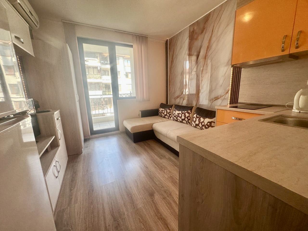 Umeblowane studio – praktyczna nieruchomość nad morzem w Nesebyrze, gotowa do zamieszkania