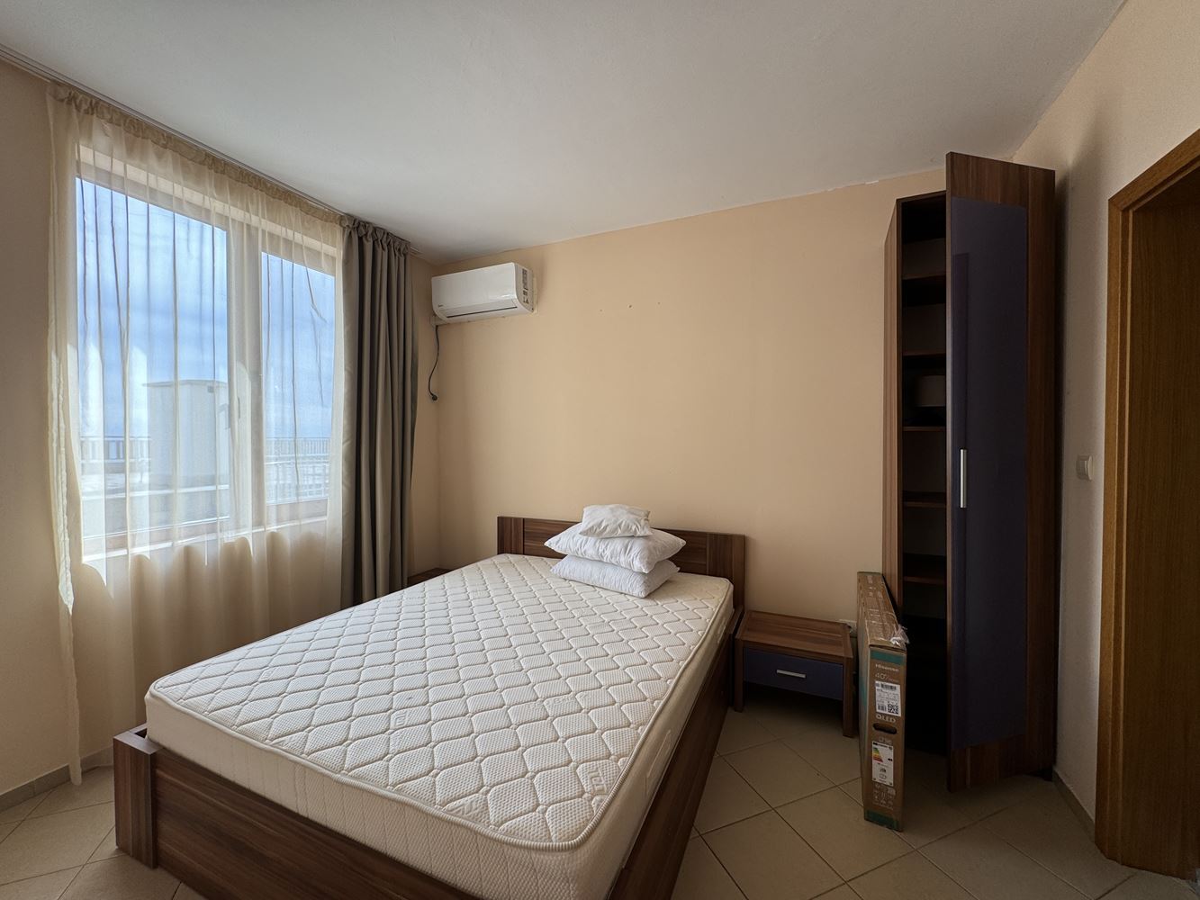 Przestronny apartament z dwiema sypialniami w pierwszej linii brzegowej w Sweti Własie – widok na morze i baseny
