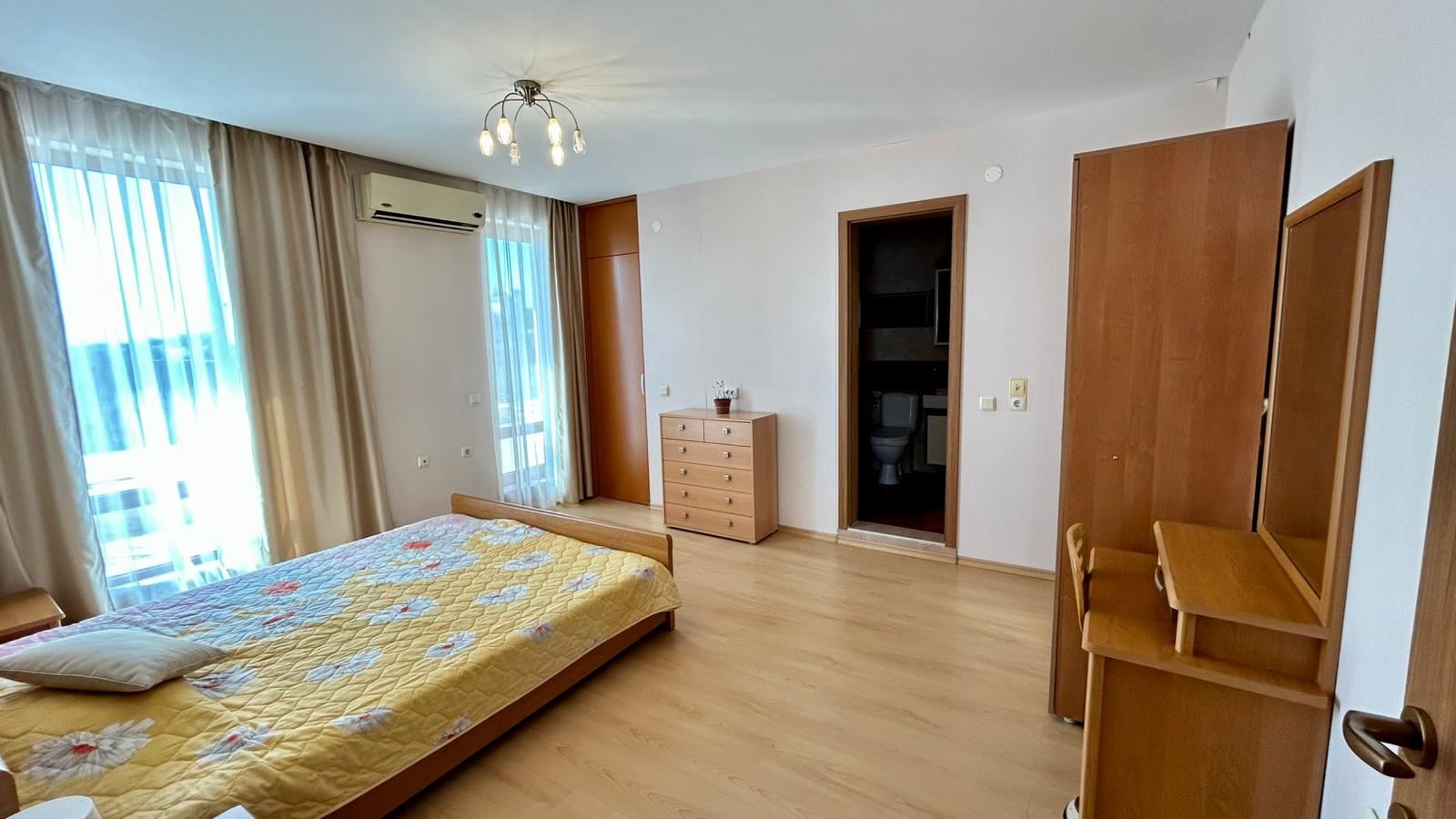 Święty Włas – apartament z trzema sypialniami z bezpośrednim panoramicznym widokiem na morze w kompleksie przy samej plaży