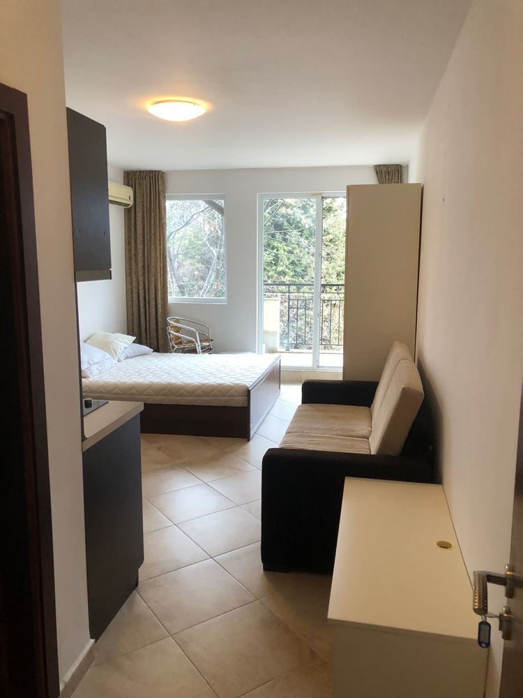 Meble studio w Ravadzie, zaledwie kilka kroków od południowej plaży – bez opłat eksploatacyjnych!