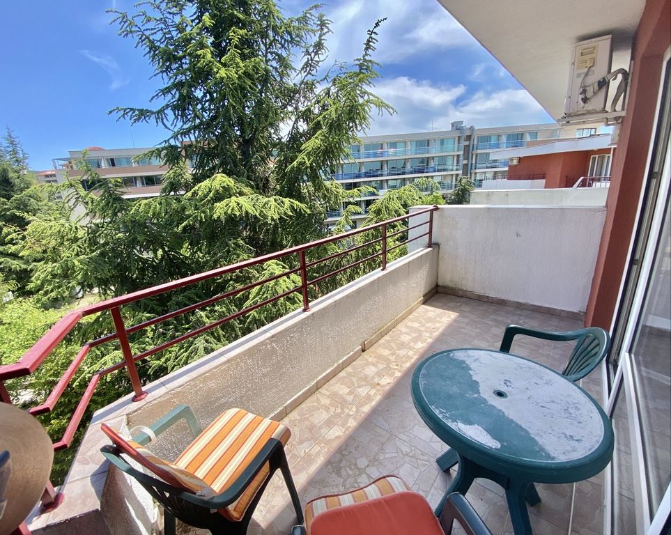 Studio na pierwszej linii w kompleksie w Elenite – morze, góry i komfort wakacyjny w jednym