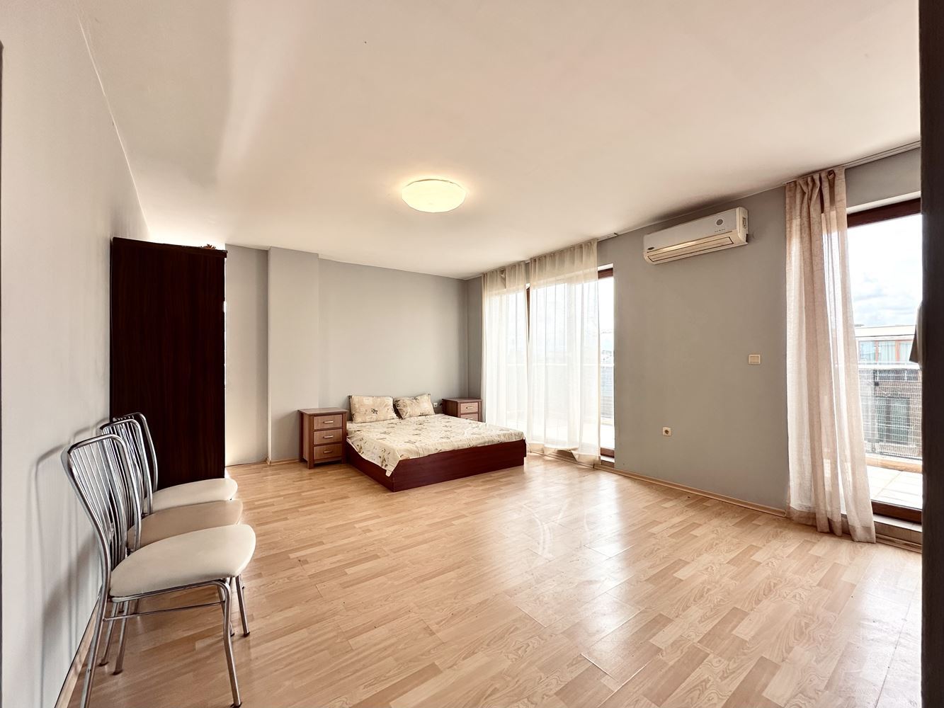 Przestronne studio z imponującym panoramicznym tarasem na Słonecznym Brzegu
