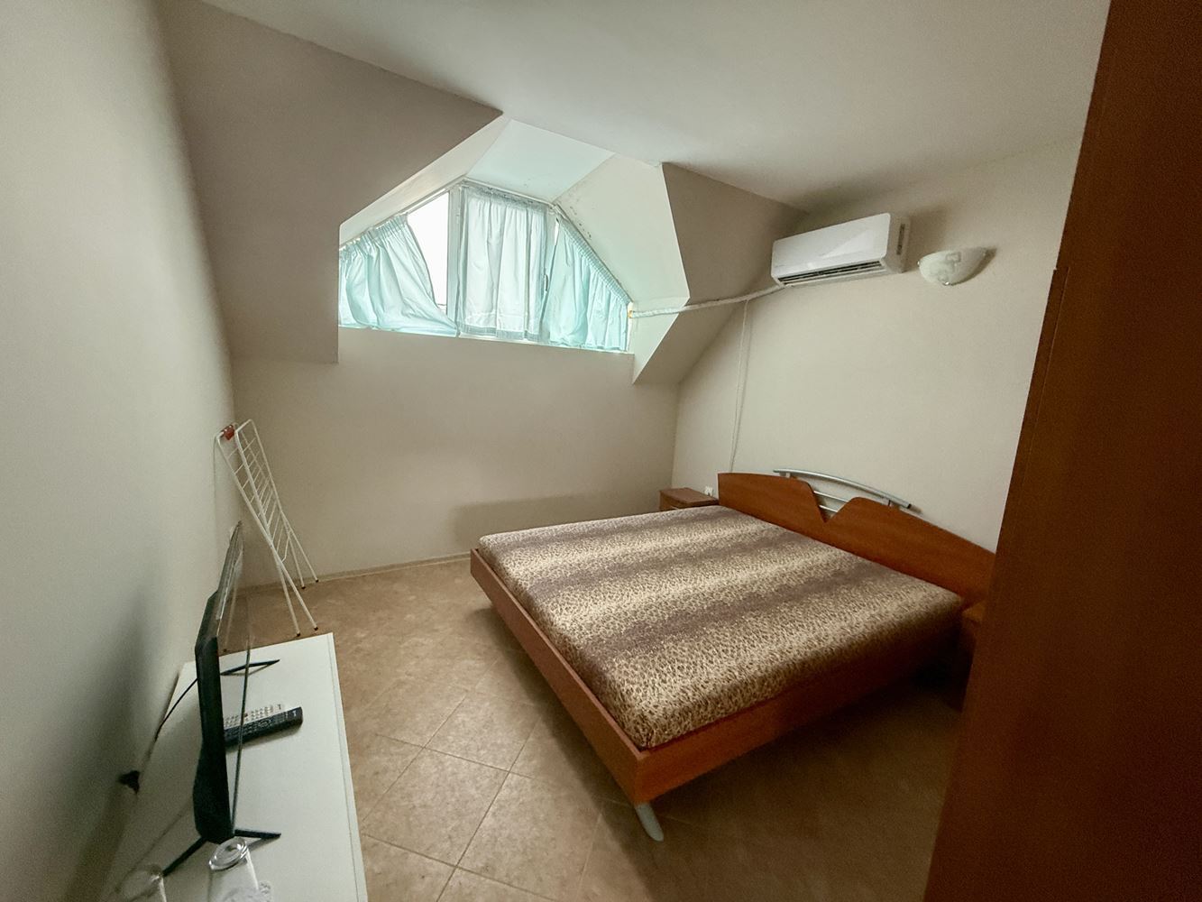 Kompaktowe i funkcjonalne studio w Ravdzie – gotowe do zamieszkania