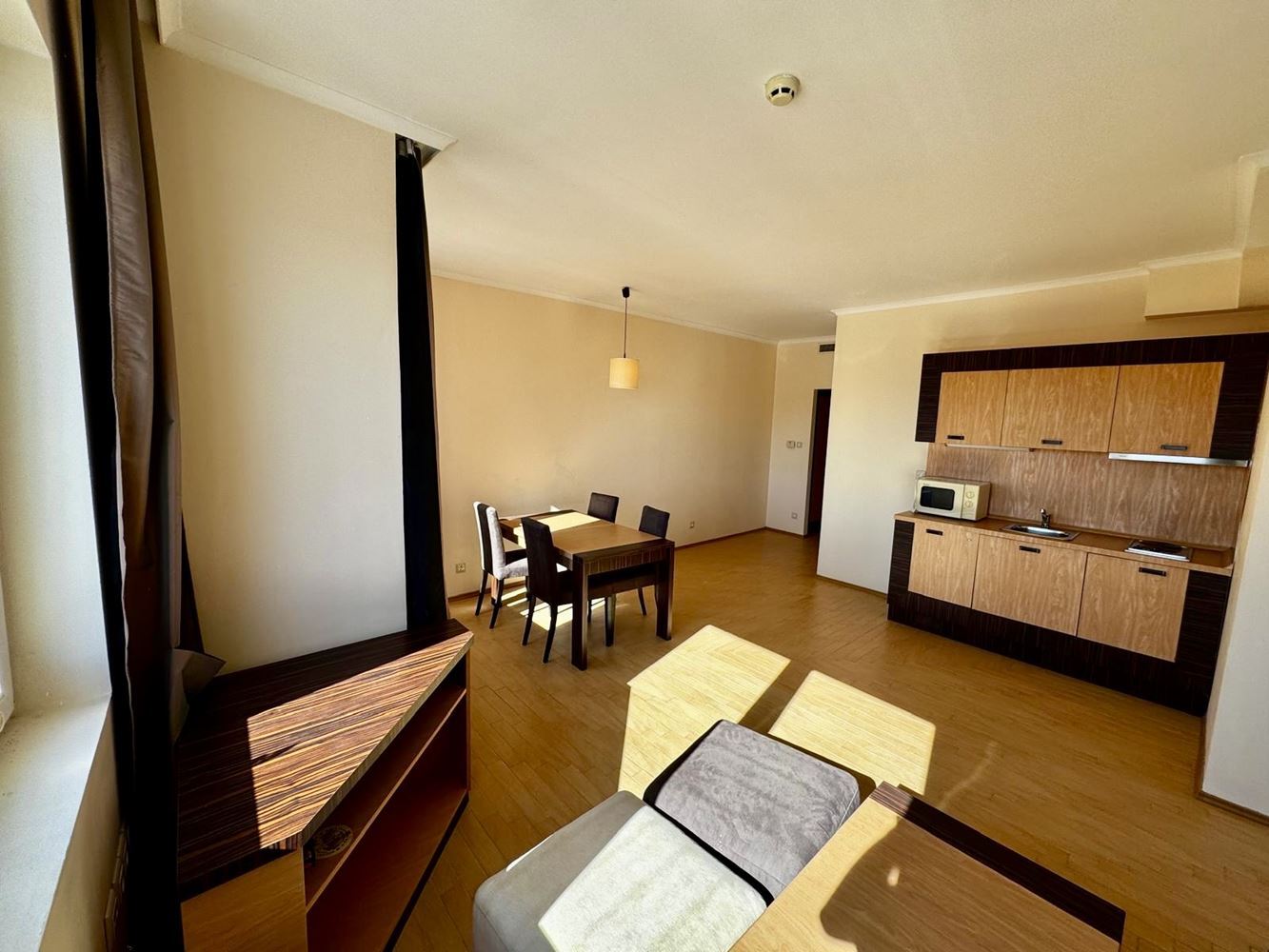 Przestronny apartament z jedną sypialnią, dużym tarasem i panoramicznym widokiem na morze