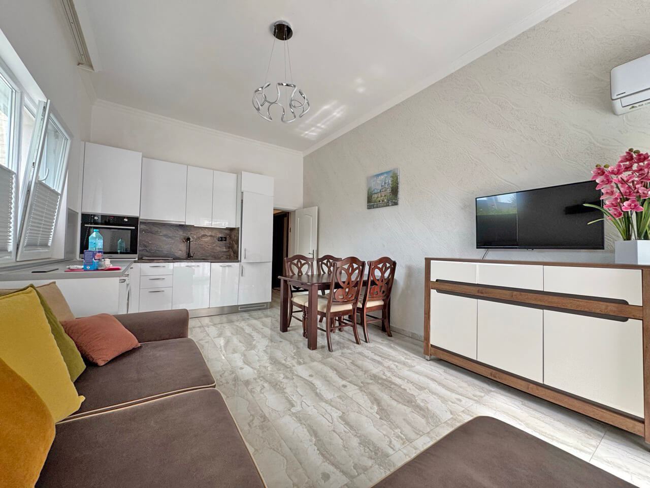 Przestronny apartament z jedną sypialnią, dużym tarasem i widokiem na basen w Słonecznym Brzegu