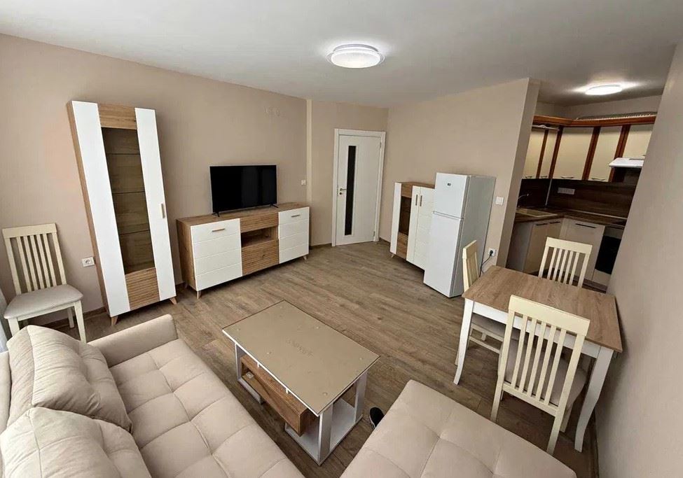 Apartament w pierwszej linii brzegowej w Elenite – generalny remont, prąd do użytku mieszkalnego i bezpośredni dostęp do plaży