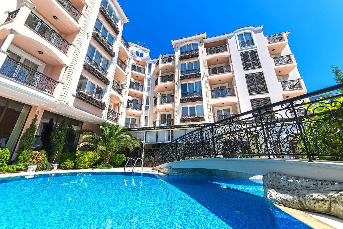 Elegancki apartament z jedną sypialnią z widokiem na basen w luksusowym kompleksie w Słonecznym Brzegu