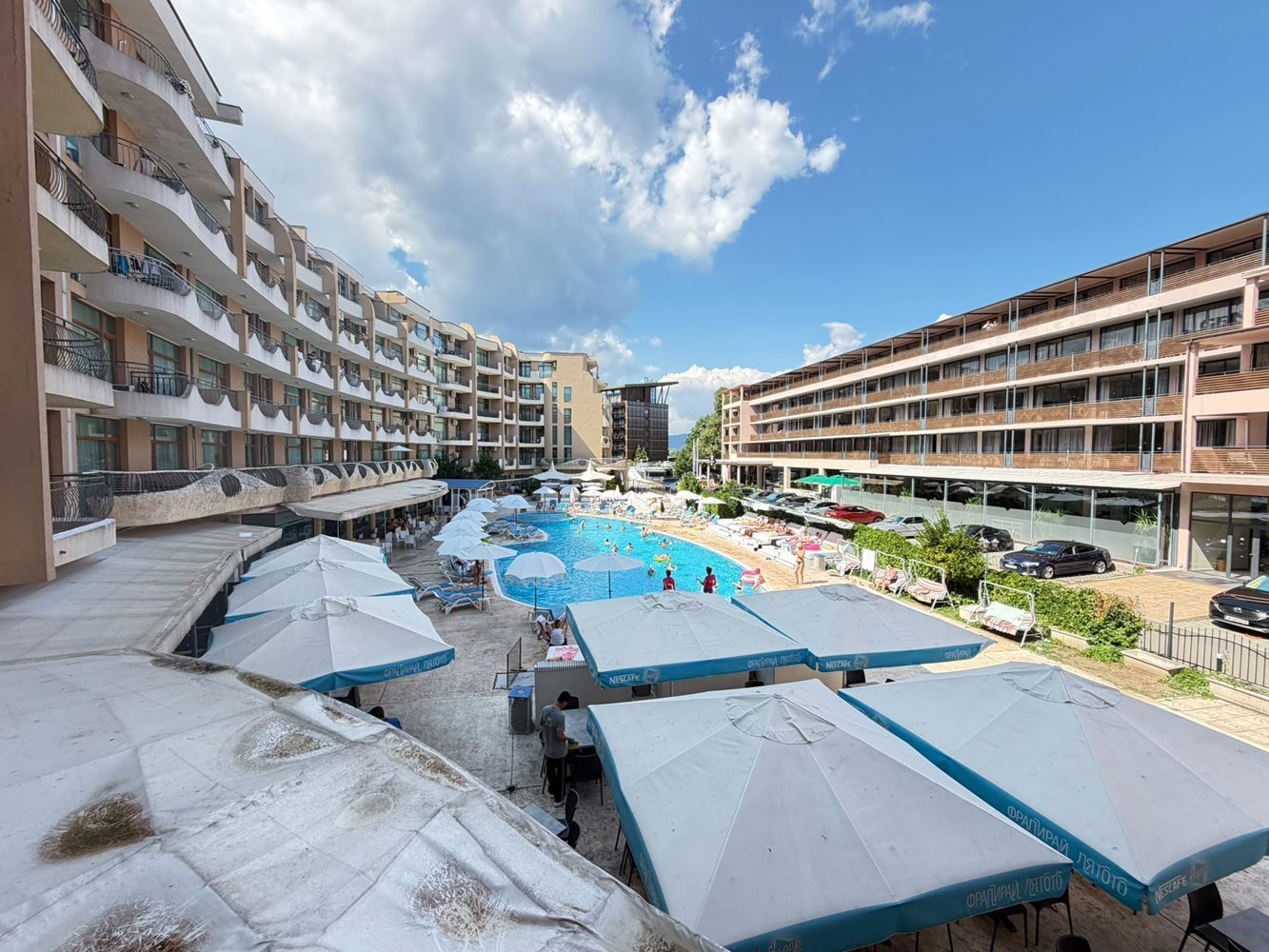 Przestronny apartament z jedną sypialnią i dużym tarasem w południowej części Słonecznego Brzegu – doskonała inwestycja nad morzem