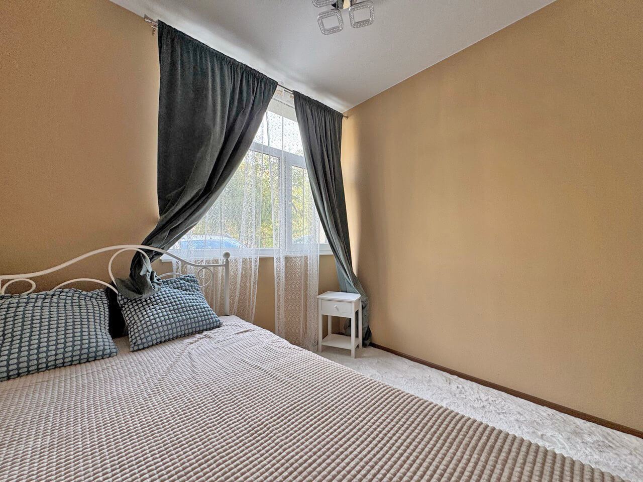 Przestronny apartament z dwiema sypialniami z widokiem na basen w Słonecznym Brzegu