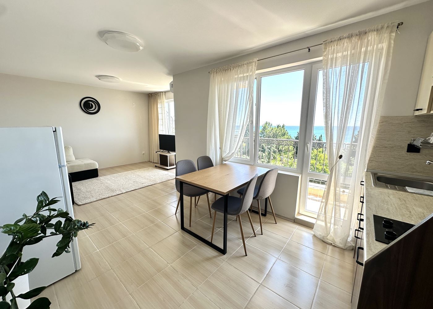 Apartament z jedną sypialnią w pierwszej linii z panoramicznym widokiem na morze w Nessebarze