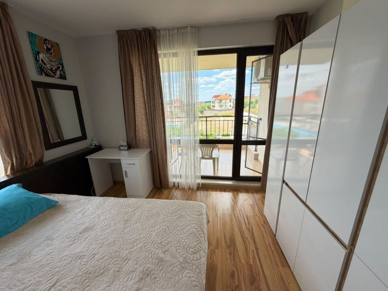 Stylowy apartament z jedną sypialnią z widokiem na morze w prestiżowym kompleksie w Świętym Własie – idealny na wypoczynek i inwestycję
