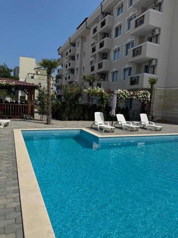Przestronny apartament z jedną sypialnią, dużym tarasem i widokiem na basen w Słonecznym Brzegu