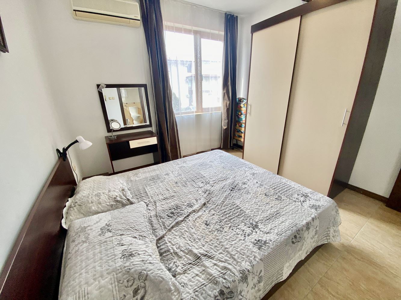 Luksusowy apartament na pierwszej linii brzegowej w Świętym Własie – dwie sypialnie, widok na morze i pełna infrastruktura