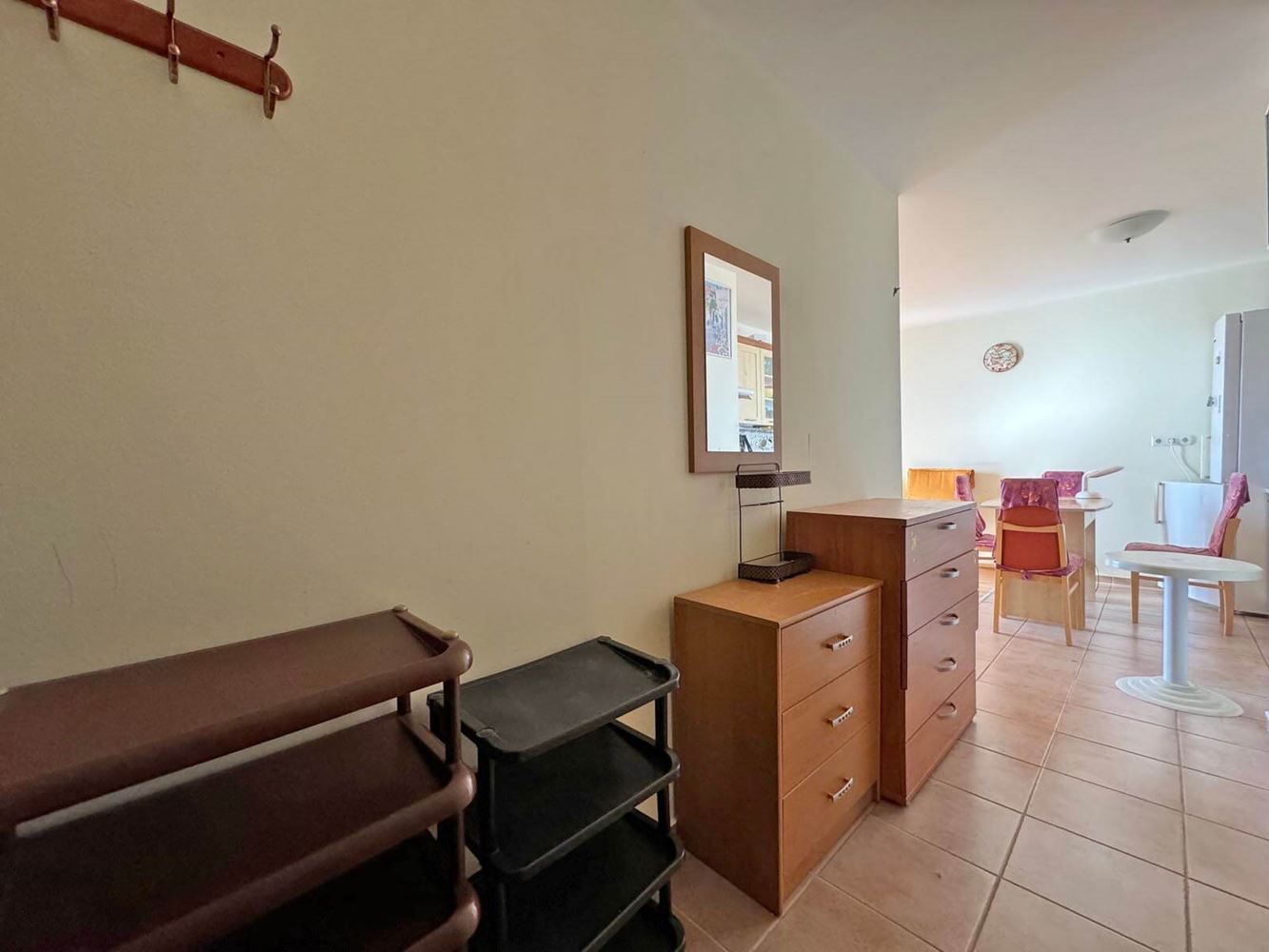 Przestronny apartament z dwiema sypialniami z panoramicznym widokiem na morze i góry – gotowy do zamieszkania
