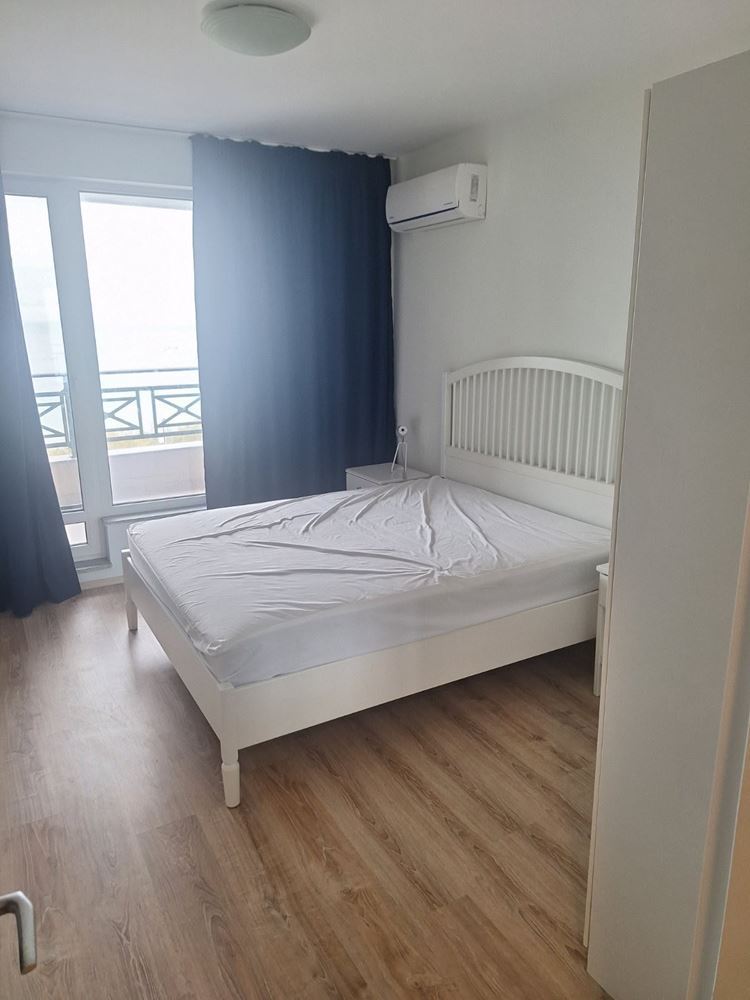 Mieszkanie dwupokojowe w pierwszej linii brzegowej z panoramicznym widokiem na morze i przestronnym tarasem