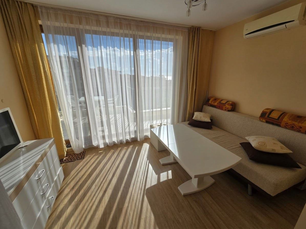 Panoramiczny widok na morze w pierwszej linii brzegowej – umeblowane mieszkanie z jedną sypialnią w Świętym Własie
