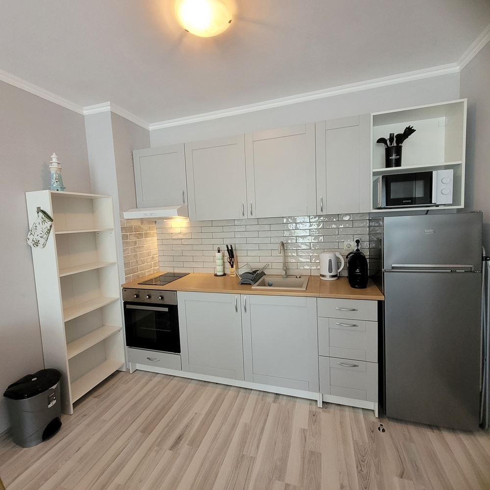 Przytulny apartament z jedną sypialnią z nowym wyposażeniem w zamkniętym kompleksie nad morzem w kurorcie Elenite