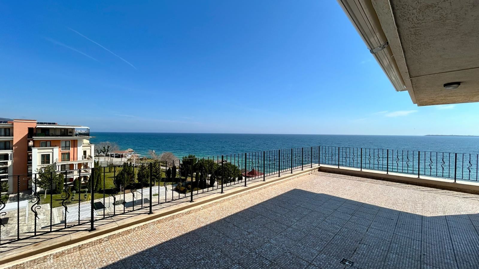 Święty Włas – apartament z trzema sypialniami z bezpośrednim panoramicznym widokiem na morze w kompleksie przy samej plaży