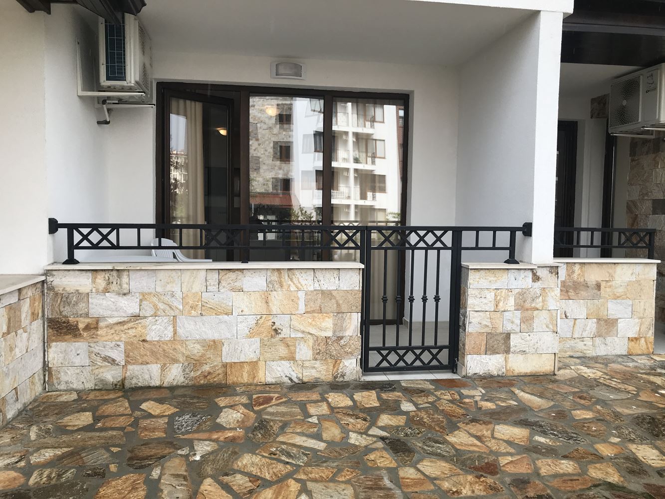 Komfortowy apartament z jedną sypialnią z bezpośrednim wyjściem do basenu w Nesebyrze – wyjątkowo wygodna oferta