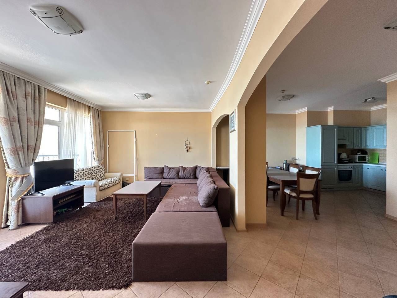Przestronny apartament z widokiem na morze w pierwszej linii brzegowej w Pomorie – nieruchomość wakacyjna z atmosferą luksusowego kurortu