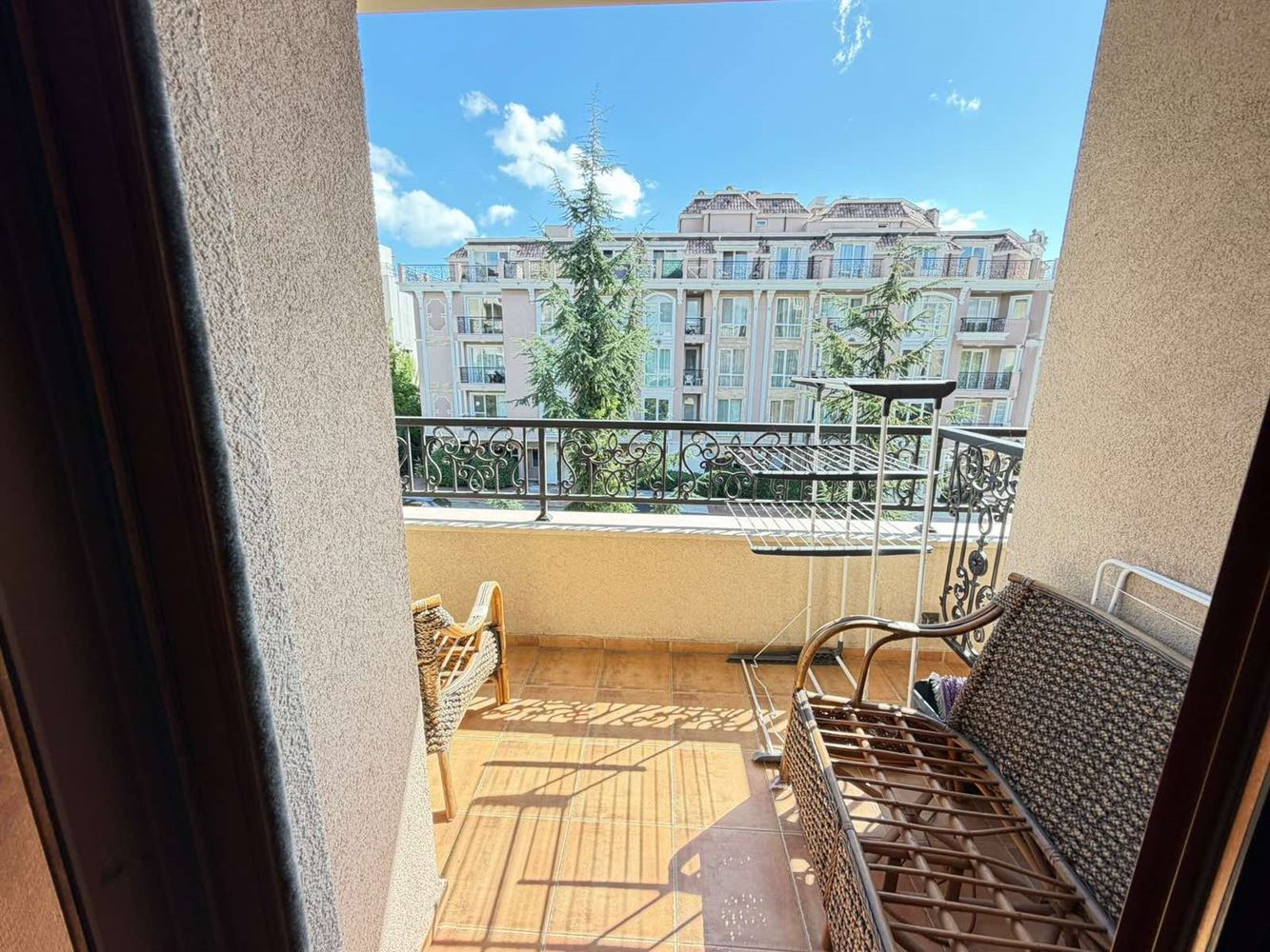Luksusowy apartament z jedną sypialnią i widokiem na zieleń w prestiżowym kompleksie w Słonecznym Brzegu