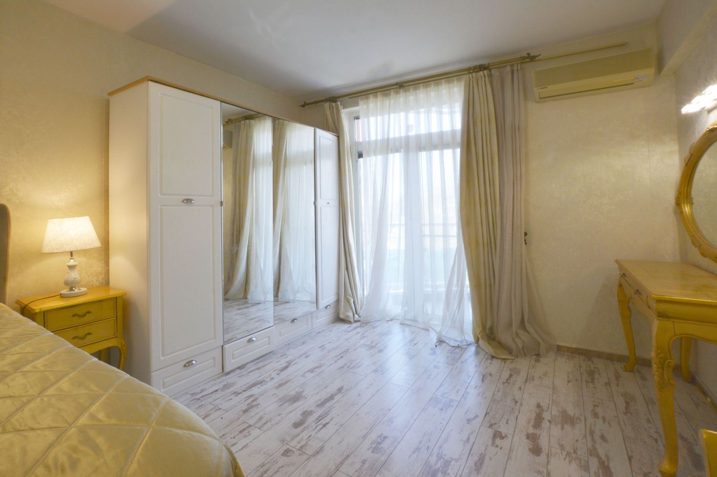 Luksusowy apartament trzypokojowy z widokiem na morze na pierwszej linii w Rawdzie – 114 m², dwa tarasy i pełen komfort