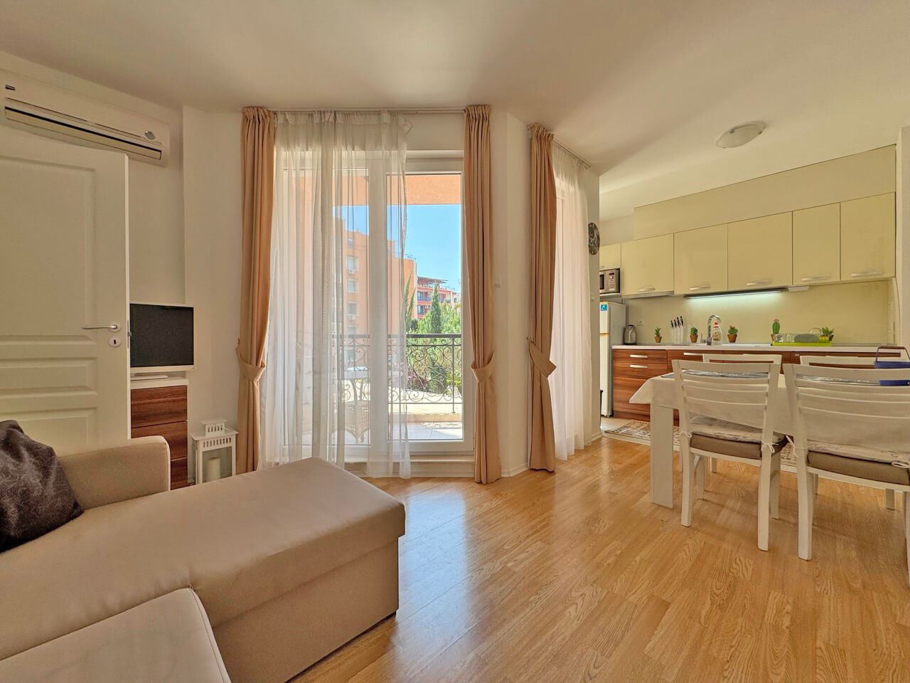Elegancki apartament z jedną sypialnią z widokiem na basen w luksusowym kompleksie w Słonecznym Brzegu