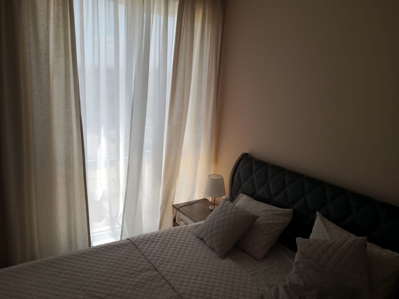 Przestronny apartament z dwiema sypialniami z widokiem na basen i ogród – w pełni umeblowany w nowoczesnym kompleksie w Słonecznym Brzegu
