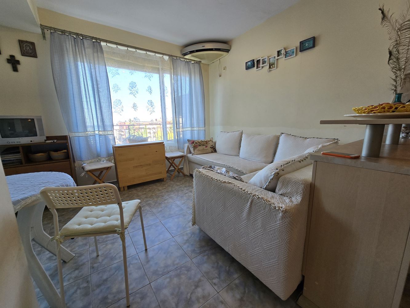 Dwupoziomowy apartament z pięknym widokiem na morze w Słonecznym Brzegu – doskonała lokalizacja zaledwie 200 metrów od plaży