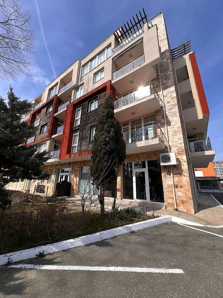 Przestronny apartament dwupokojowy 50 metrów od plaży w Słonecznym Brzegu – doskonała lokalizacja i komfort w zamkniętym kompleksie