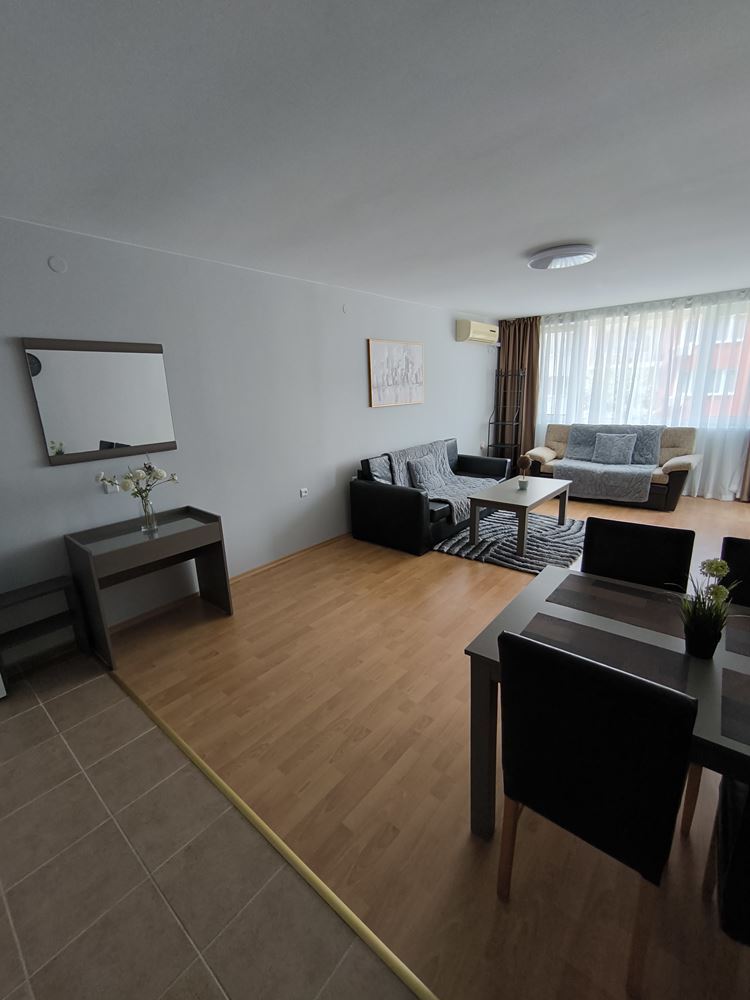 Luksusowy apartament z jedną sypialnią w pierwszej linii brzegowej w Świętym Własie